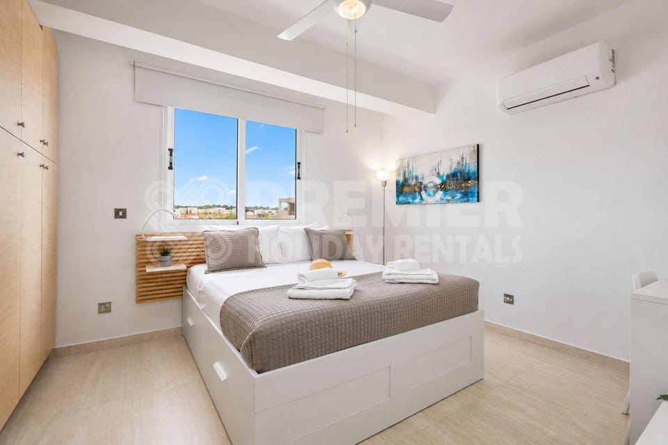 2BR Apartment with Pool - El Breeze by Premier Apartment in Paralimni