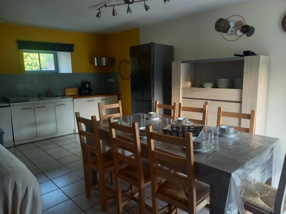 Property building, Kitchen or kitchenette, Living room