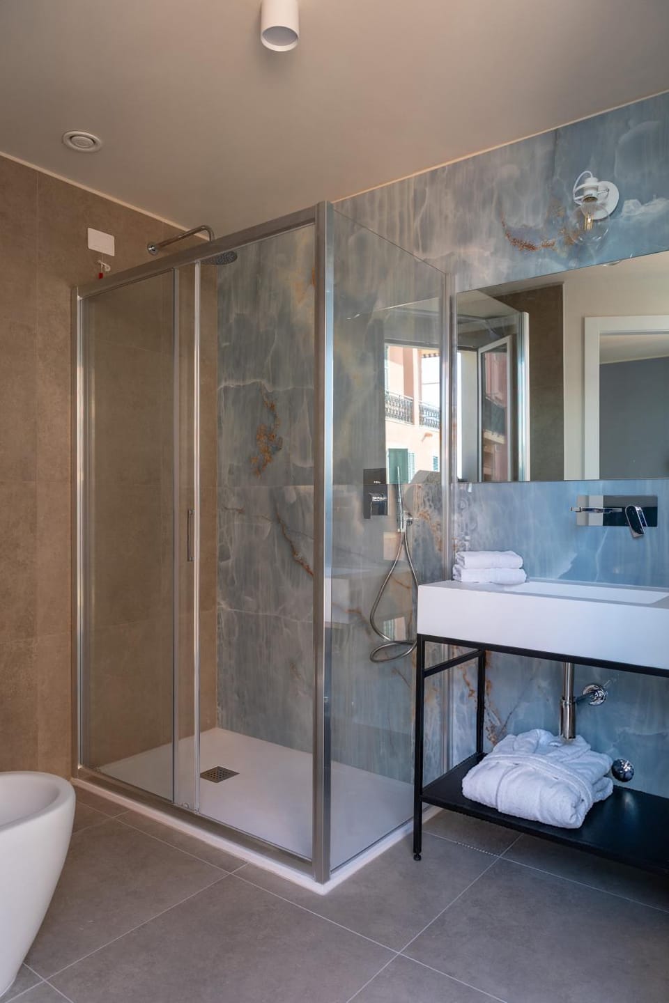 Shower, Bathroom, towels