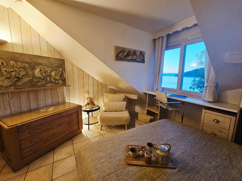 Living room, Seating area, Mountain view
