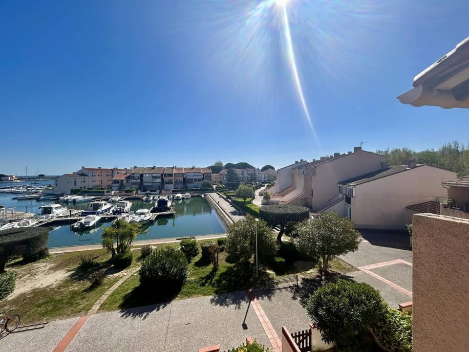 appartement sur la marina 4 COUCHAGES ST CYPRIEN sc020-108 Apartment in Saint-Cyprien