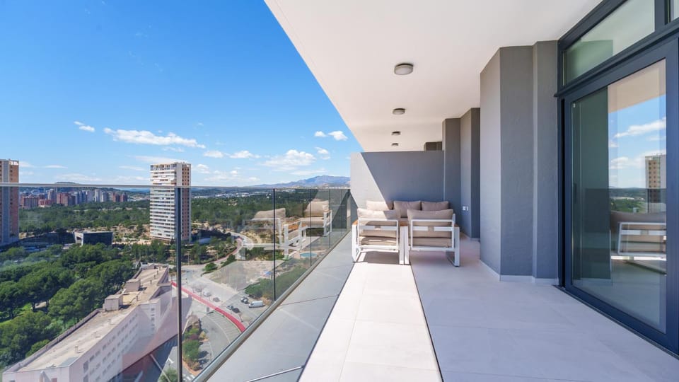 Balcony/Terrace, City view