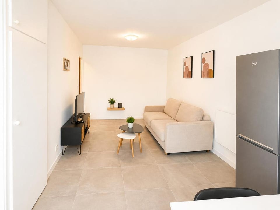 M080 Joli studio avec balcon Apartment in Annemasse