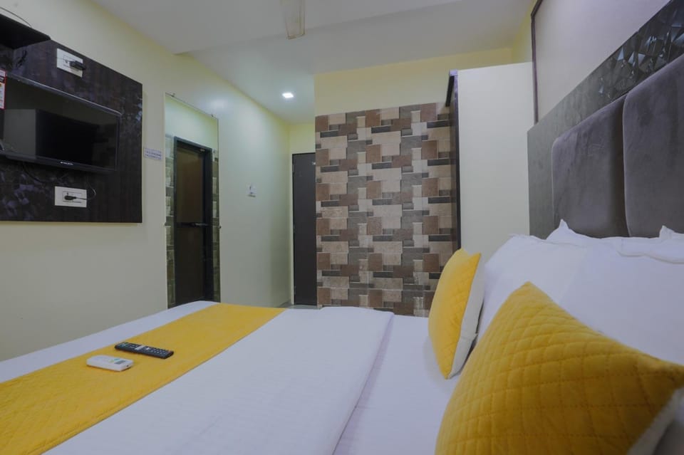 Golden Stay BKC Hotel in Mumbai