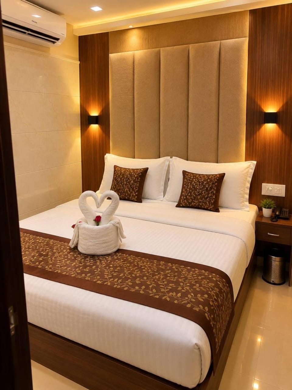 Restaurant/places to eat, Bed, Bedroom