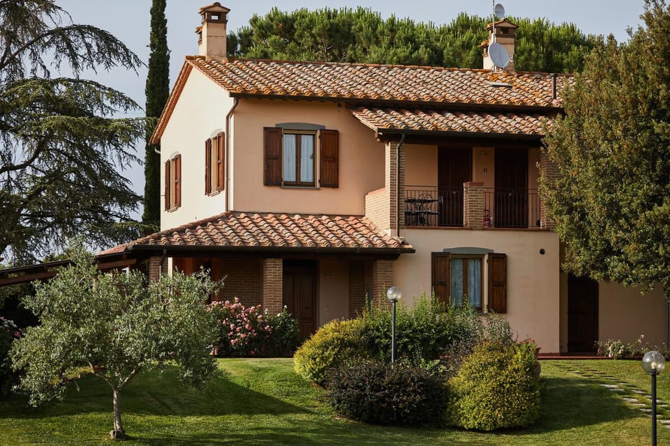 Property building, Facade/entrance, Garden, Garden view