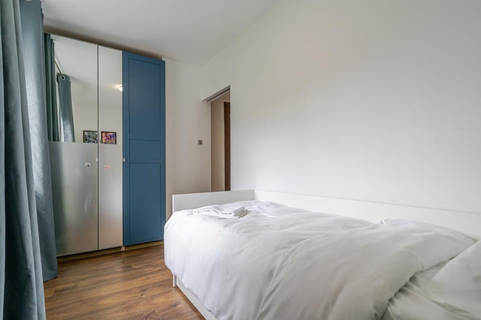 Bed, Photo of the whole room, Bedroom, wardrobe
