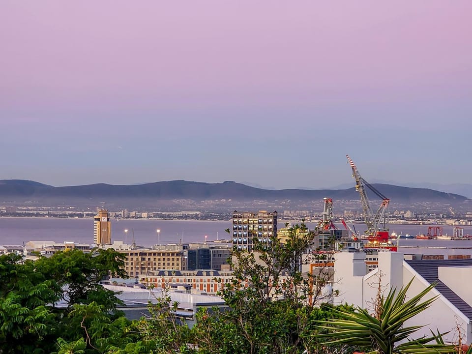 Sea View 2-Bed with Fast WiFi, Green Point Cape Town Apartment in Cape Town