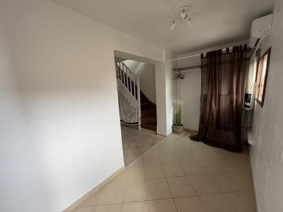 Spacieux triplex avec vue mer, proche de Monaco, 54 m2 House in Cap-d'Ail