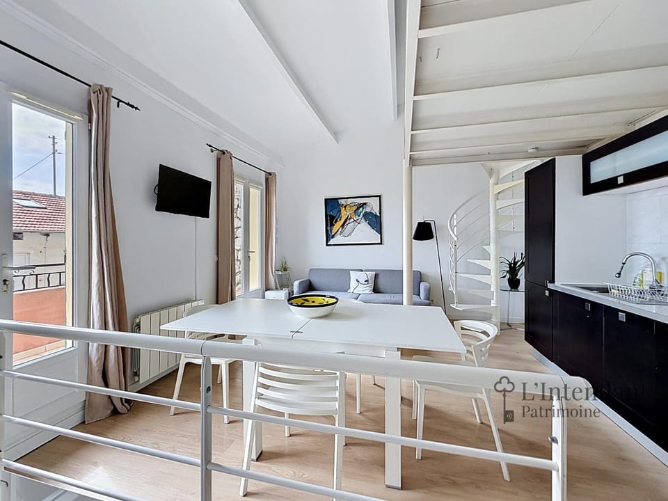 TV and multimedia, Living room, Dining area