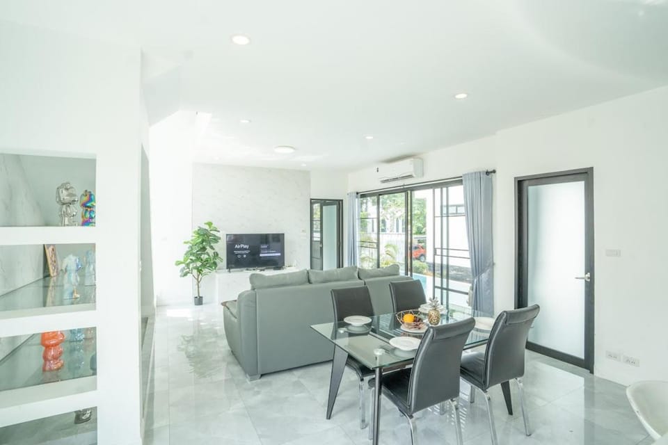 Modern Style 4Bedroom Pool Villa Villa in Chiang Mai