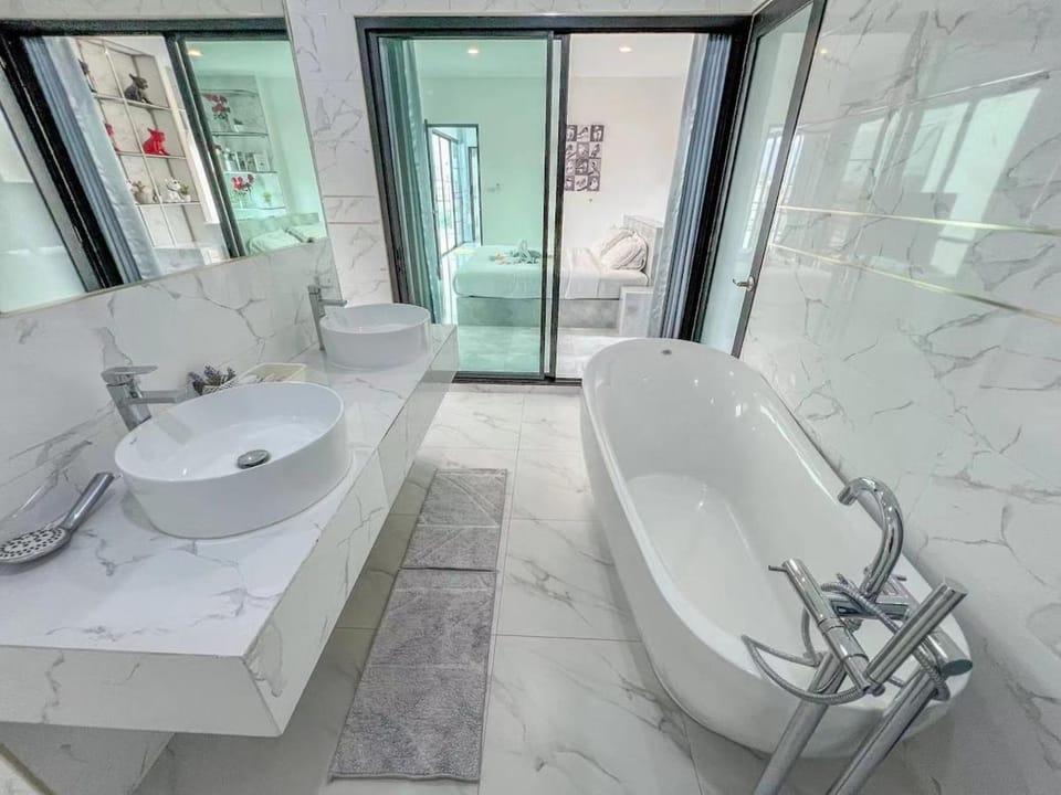 Modern Style 4Bedroom Pool Villa Villa in Chiang Mai
