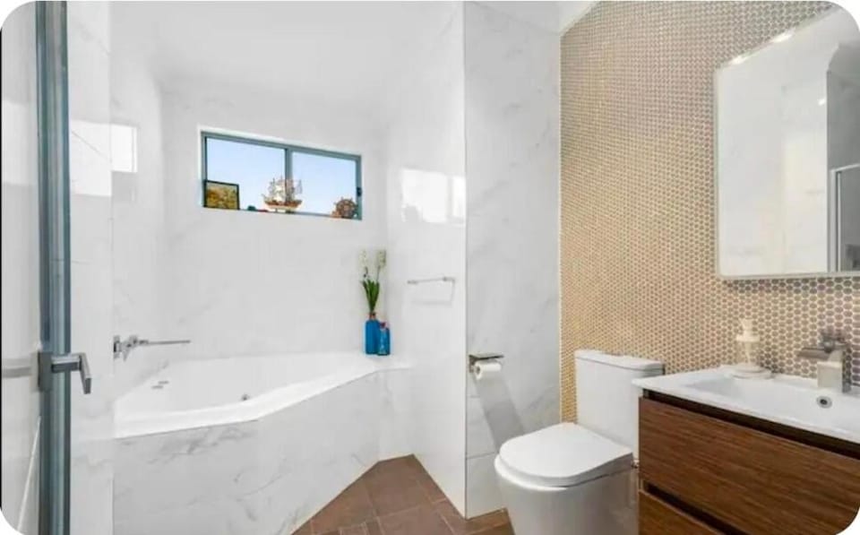 New 5 bedroom Single story house Villa in Sydney