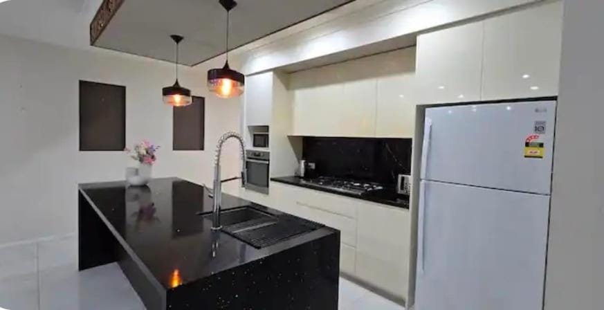 New 5 bedroom Single story house Villa in Sydney