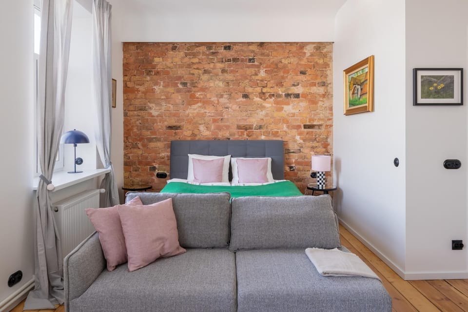 Bed, Seating area