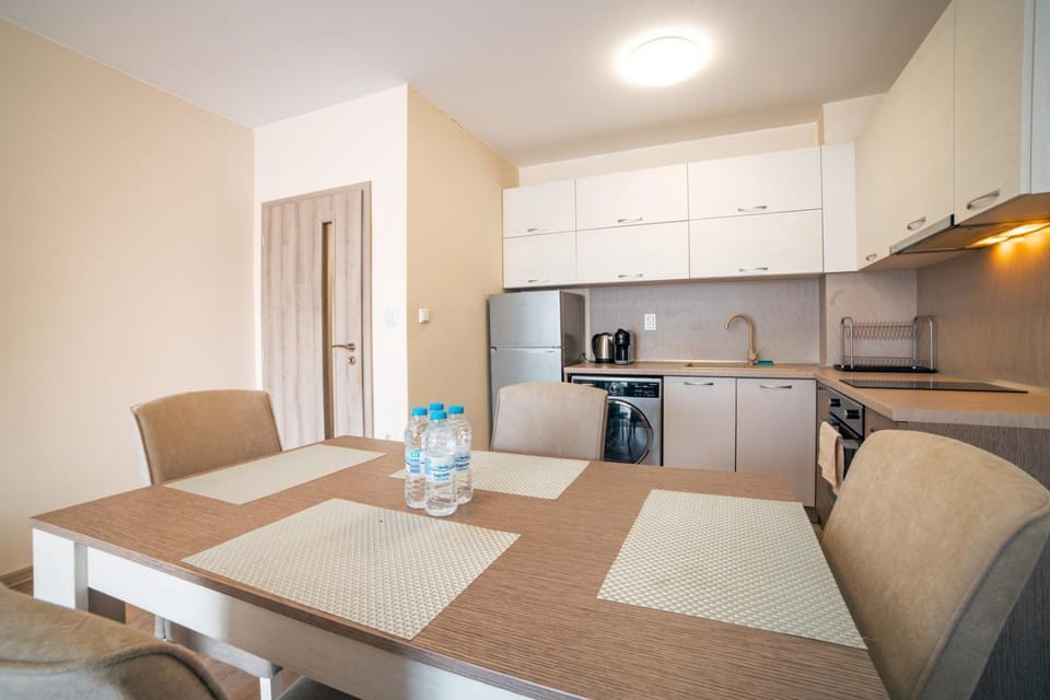 Central 2BR Apartment w/ Private Garage Apartment in Veliko Tarnovo