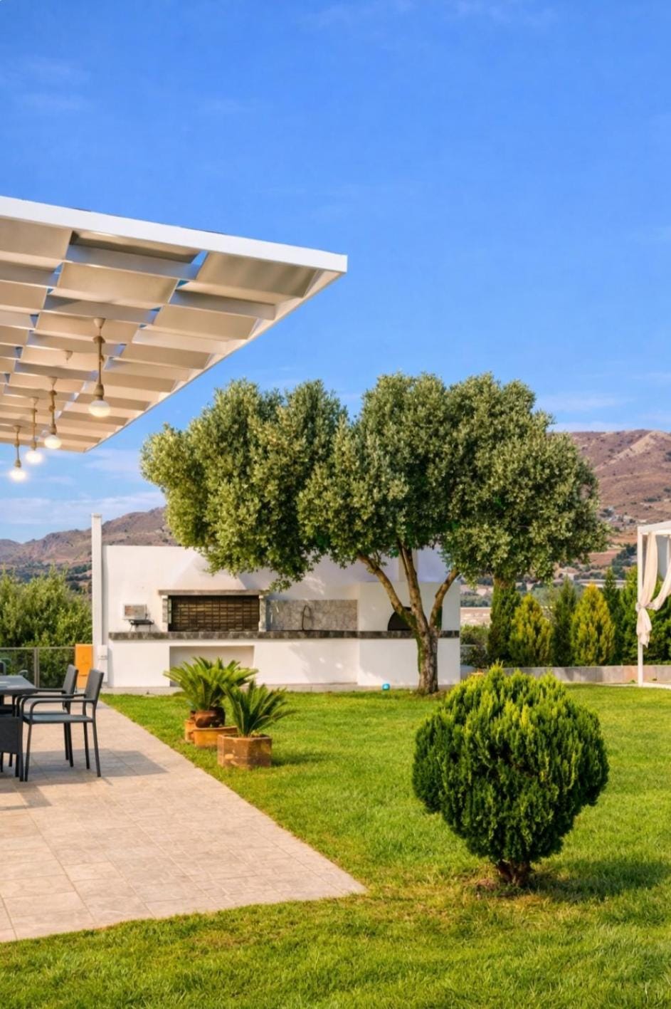 Property building, Patio, Spring, Day, Natural landscape, BBQ facilities, Garden, Garden, Balcony/Terrace, Garden view, Mountain view