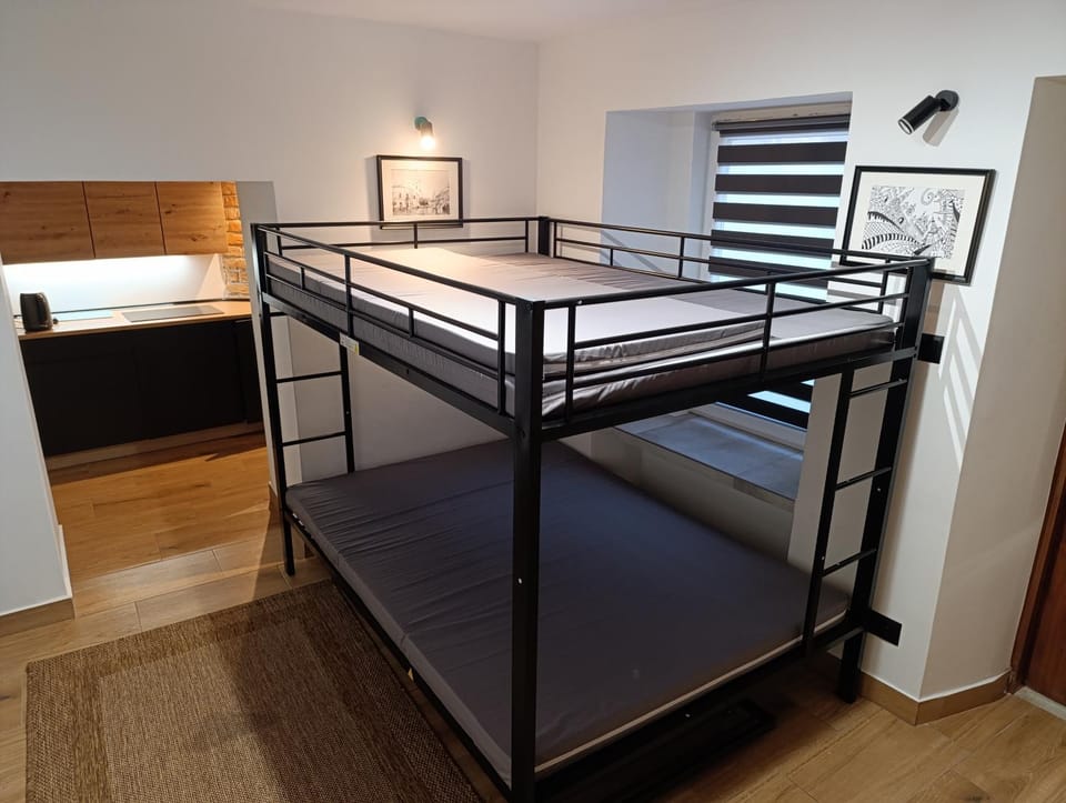 Bed, Photo of the whole room, bunk bed