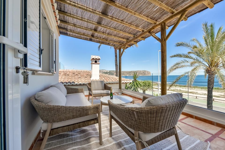 View (from property/room), Balcony/Terrace, Beach