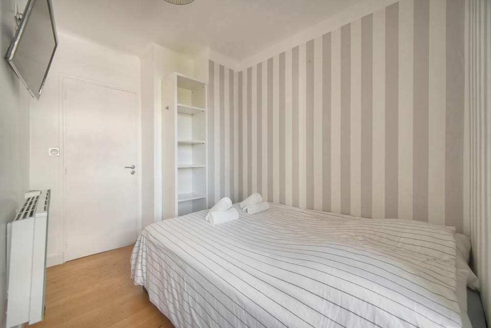 FRGK 2BR CIRODDE Terrace Quiet Center AC Ultra Fast Wi-Fi Apartment in Cannes