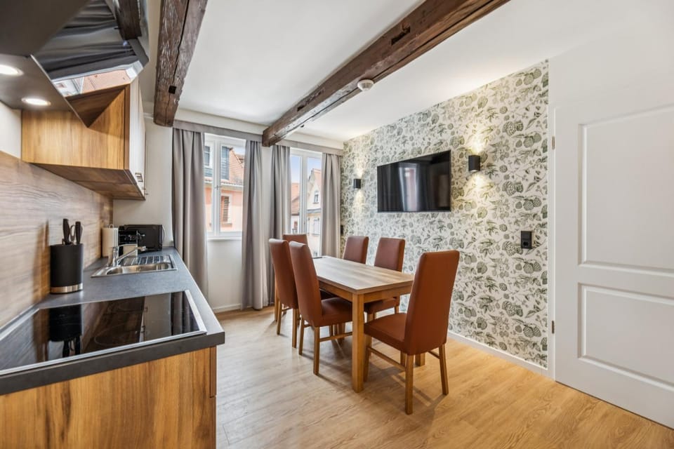 TV and multimedia, Kitchen or kitchenette, Seating area, Dining area