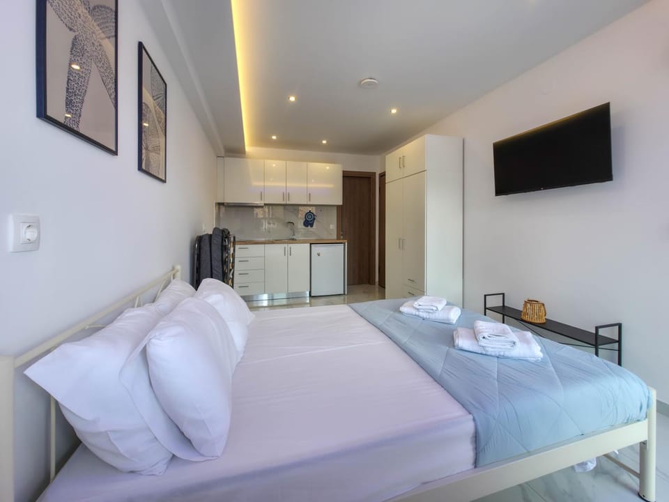 Bed, TV and multimedia, Kitchen or kitchenette, Bedroom, towels