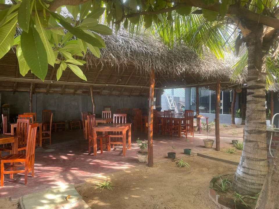 Restaurant/places to eat, Garden view