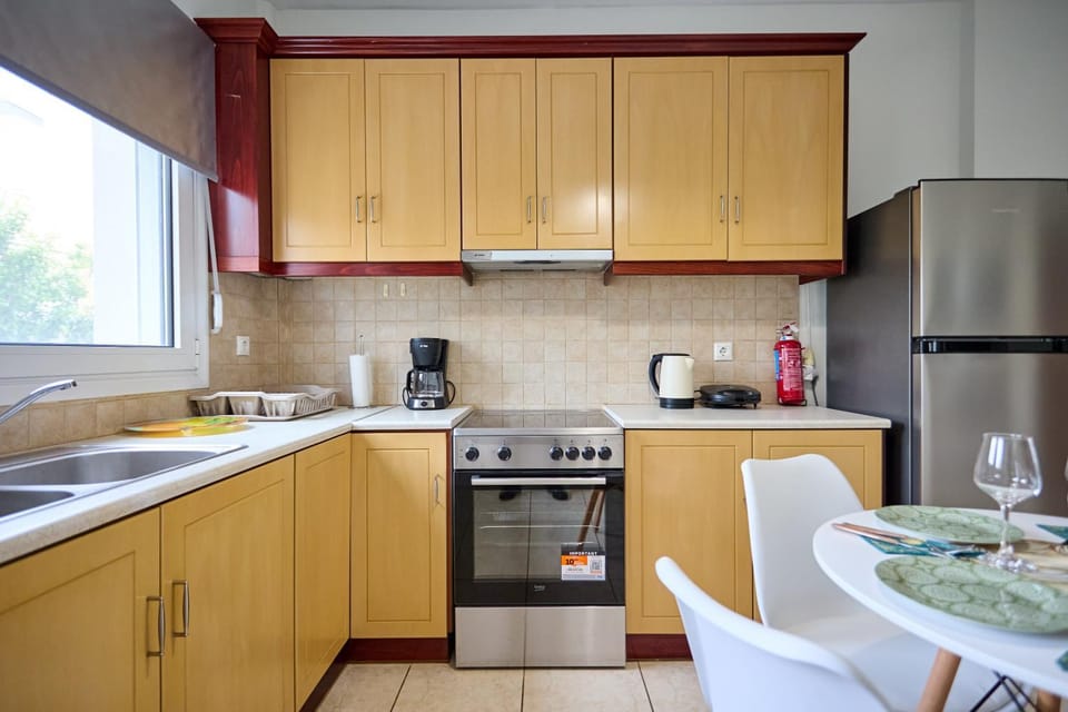 Coffee/tea facilities, oven, kitchen