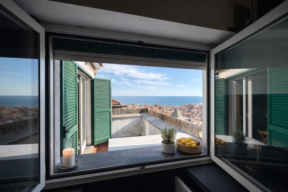 Nearby landmark, Day, Natural landscape, View (from property/room), Balcony/Terrace, City view, Mountain view, Sea view