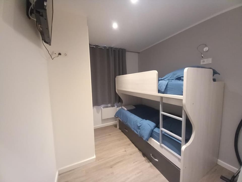 TV and multimedia, Bedroom, bunk bed