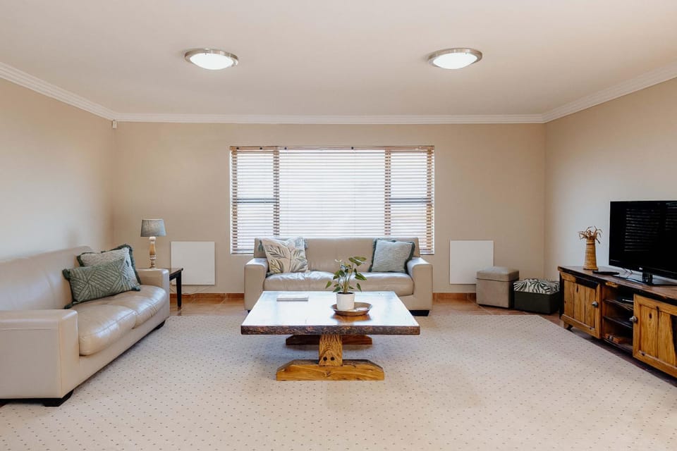 Communal lounge/ TV room, TV and multimedia