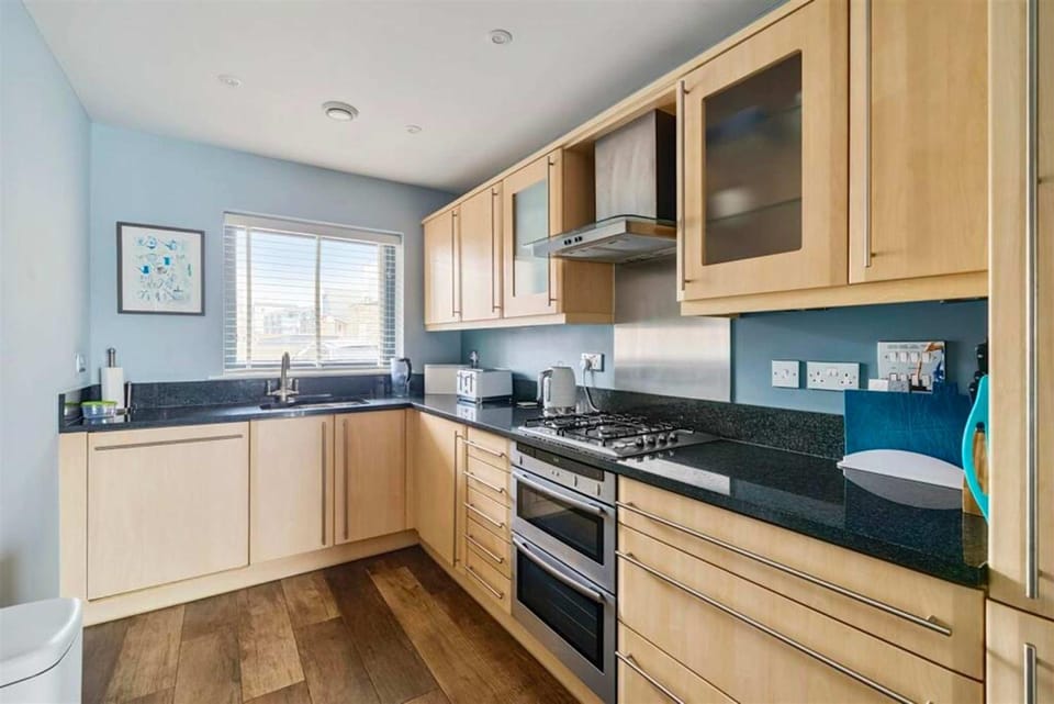 Luxury 3-Bedroom Apartment at West Bay harbour Apartment in Bridport Harbour