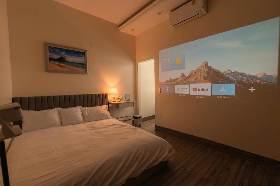 Bed, TV and multimedia, Photo of the whole room, Bedroom, air conditioner