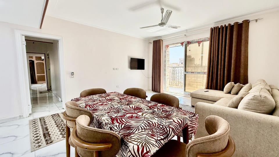 Bed, TV and multimedia, Living room, Photo of the whole room, Dining area, Bedroom, air conditioner