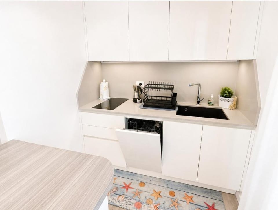 Kitchen or kitchenette, dishwasher, microwave