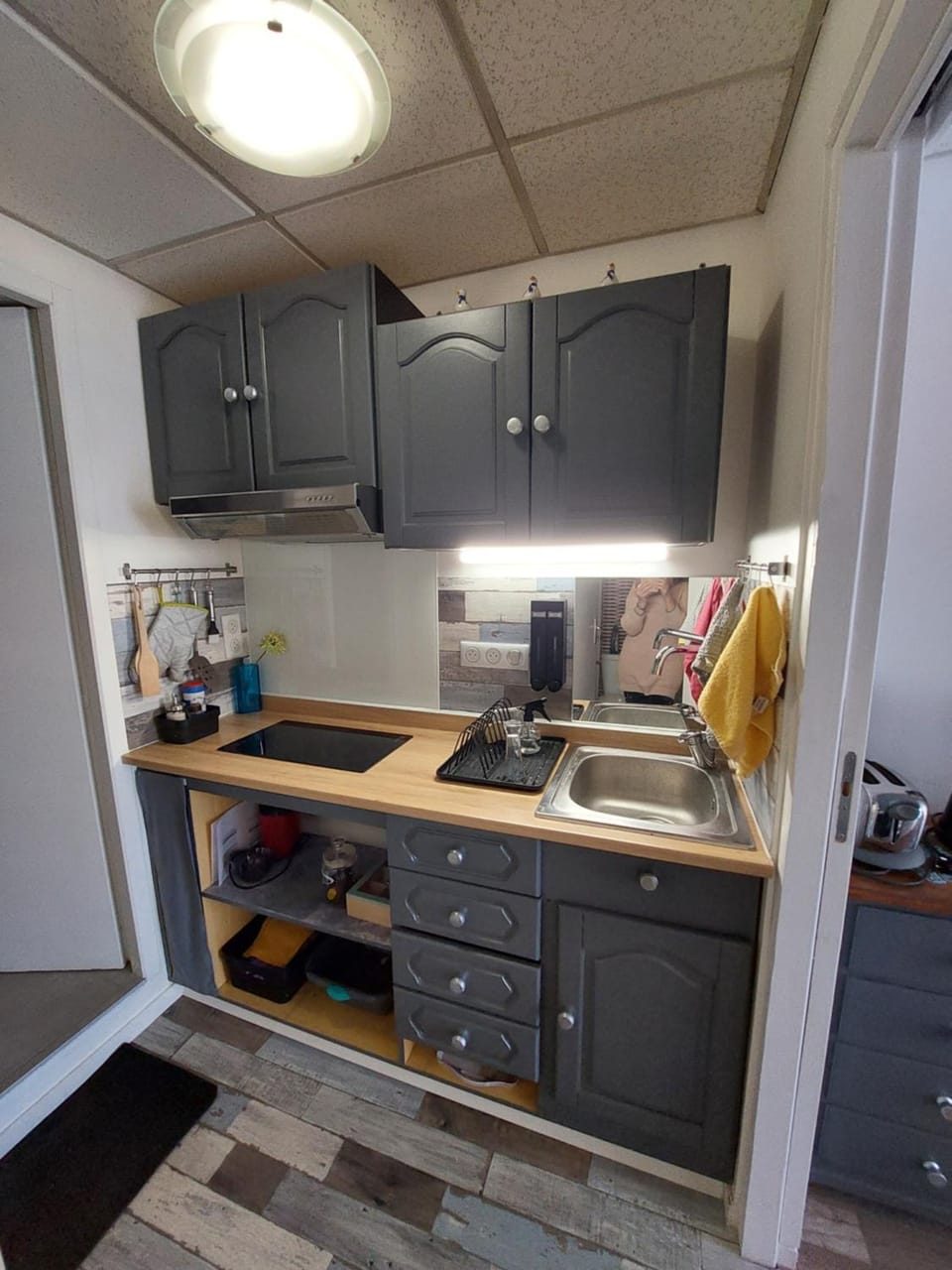 Kitchen or kitchenette, stove