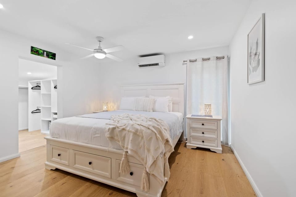 Bed, Bedroom