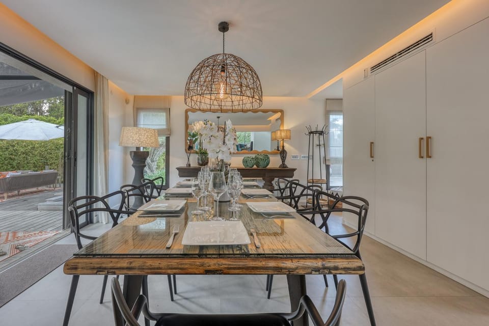 Seating area, Dining area