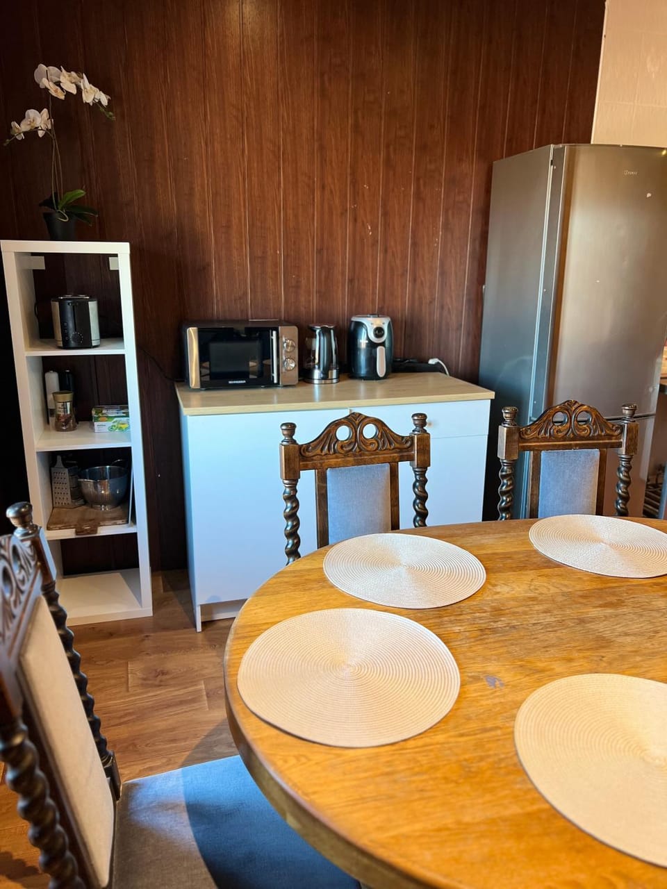Coffee/tea facilities, Kitchen or kitchenette, Dining area