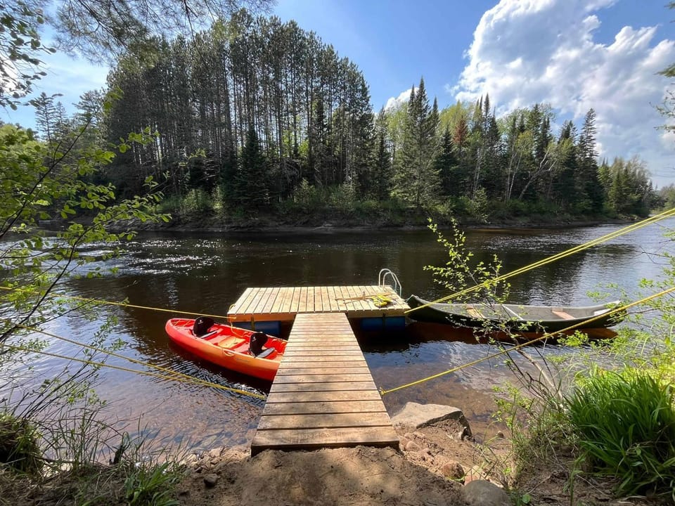 Spa & River - Hidden chalet - Chalet cache Chalet in Saint-Alexis-des-Monts