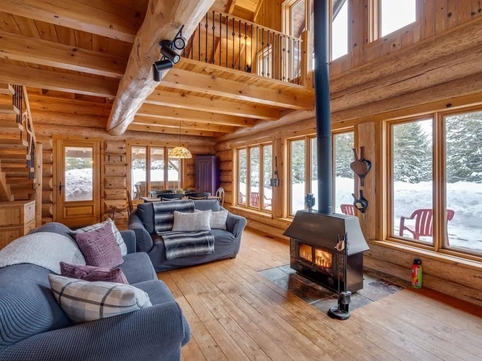 Spa & River - Hidden chalet - Chalet cache Chalet in Saint-Alexis-des-Monts