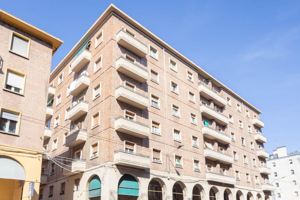 Property building, Facade/entrance, Off site