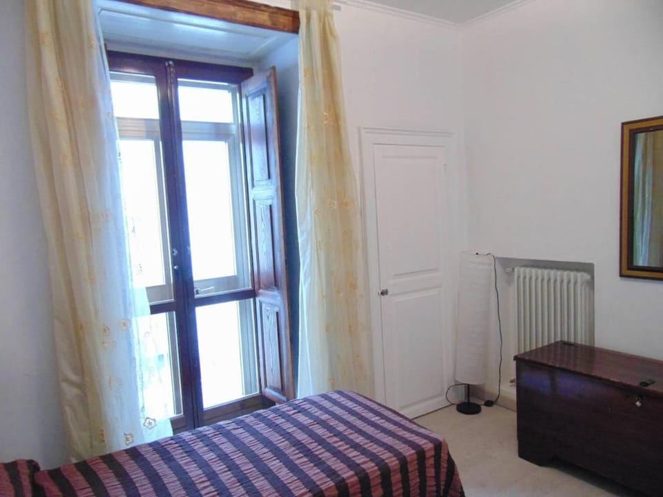 Eleonora, Ampio Appartamento in Centro e 350 m dalla Spiaggia Apartment in Province of Foggia