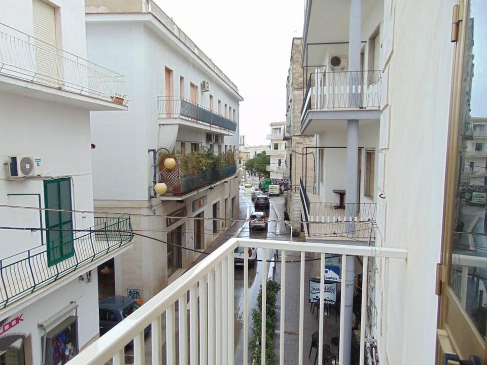 Eleonora, Ampio Appartamento in Centro e 350 m dalla Spiaggia Apartment in Province of Foggia