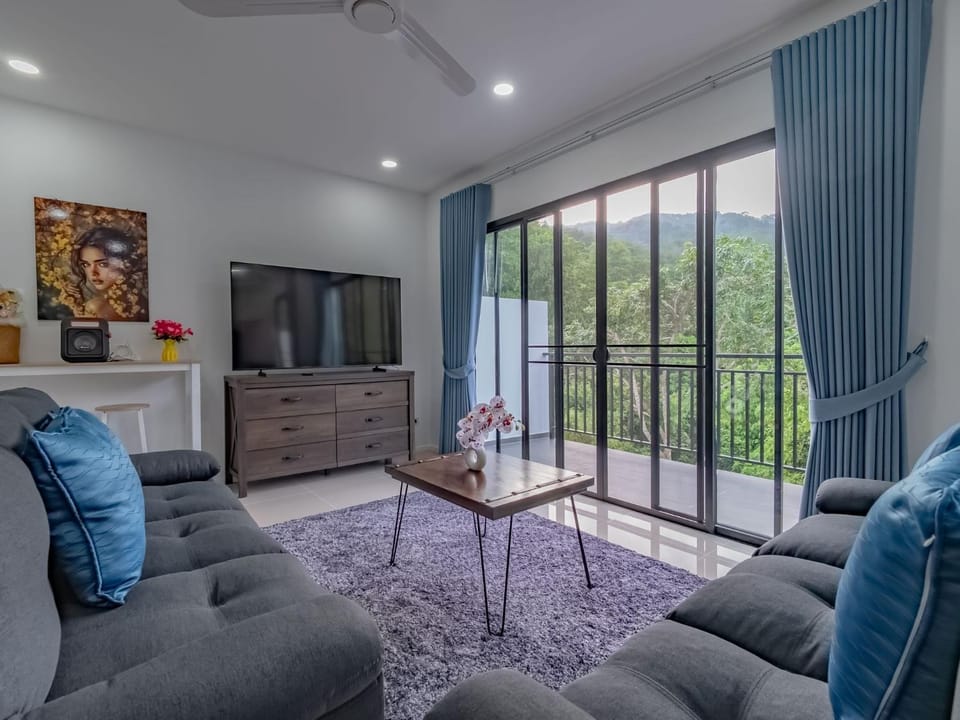 Communal lounge/ TV room, TV and multimedia, Living room, Decorative detail