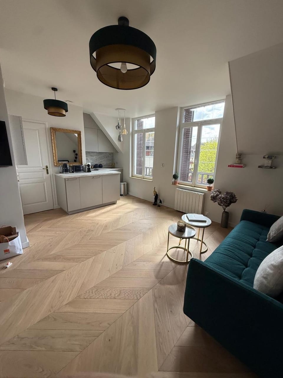 Appartement dans une Villa deauvillaise avec grand jardin, entièrement rénové, vue Hôtel Royal et vue mer, 4 couchages, 1 parking gratuit Apartment in Deauville