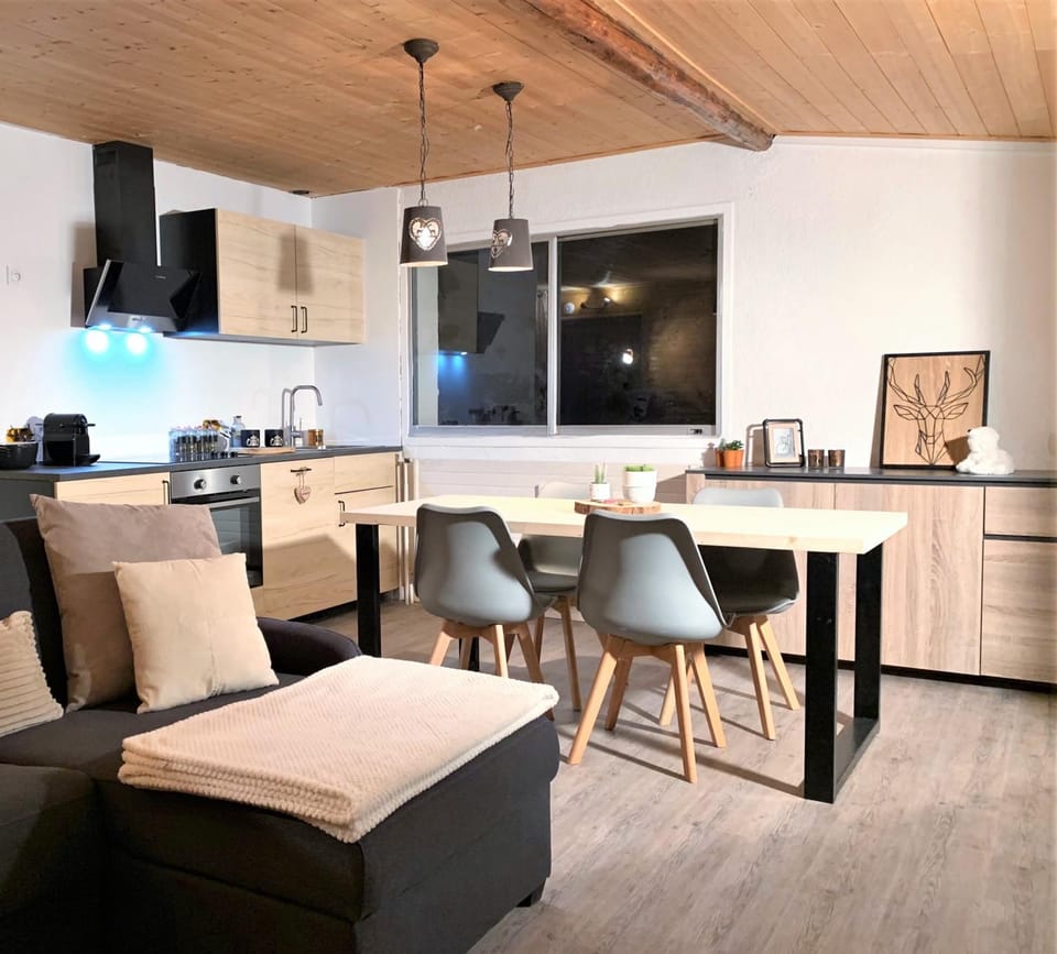 Property building, Kitchen or kitchenette, Living room