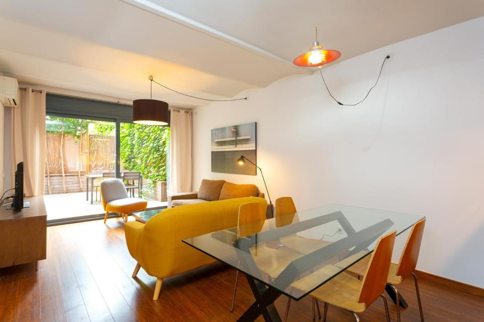 TV and multimedia, Living room, Seating area, Dining area