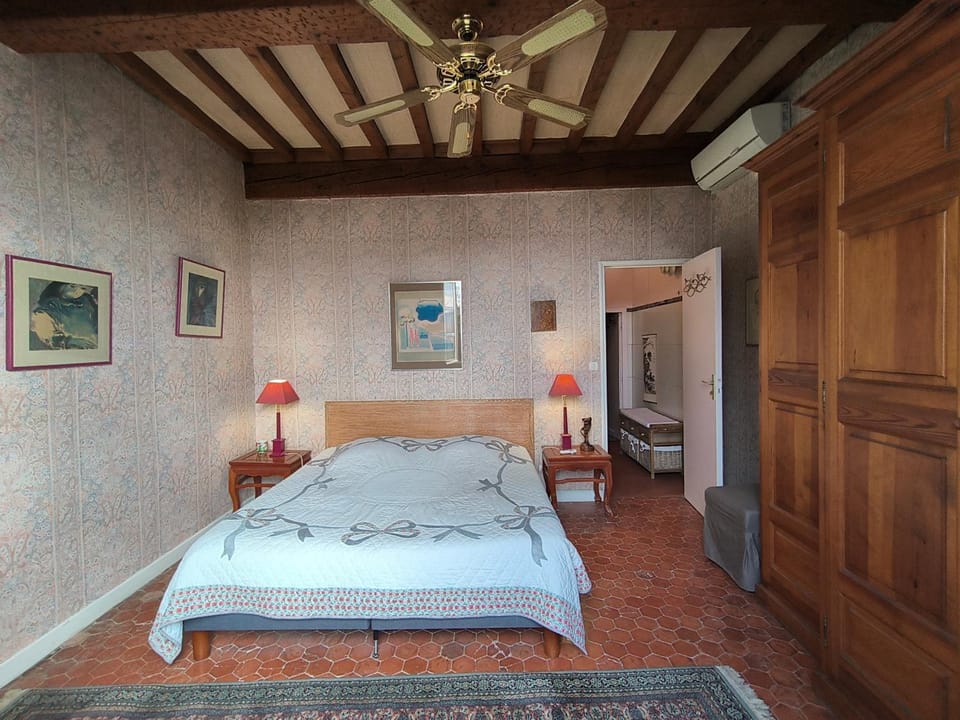 Chambres royales à La Folie Vacation rental in Arles