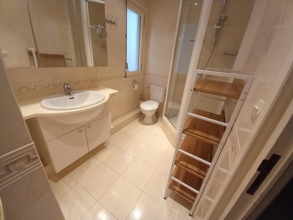 Shower, Toilet, Bathroom